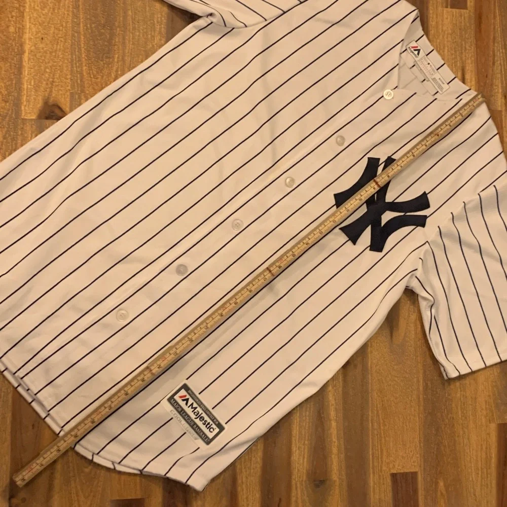 NY Yankees Majestic Matt Holliday #17 Major League Baseball shirt. Size small. - Picture 6 of 11